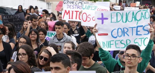 Estudantes voltam às ruas nesta quinta-feira contra cortes na Educação