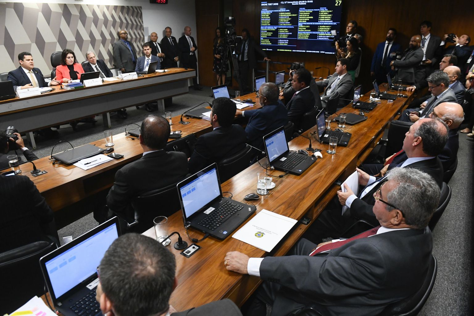 Reforma da Previdência passa na CCJ e vai ao plenário do Senado