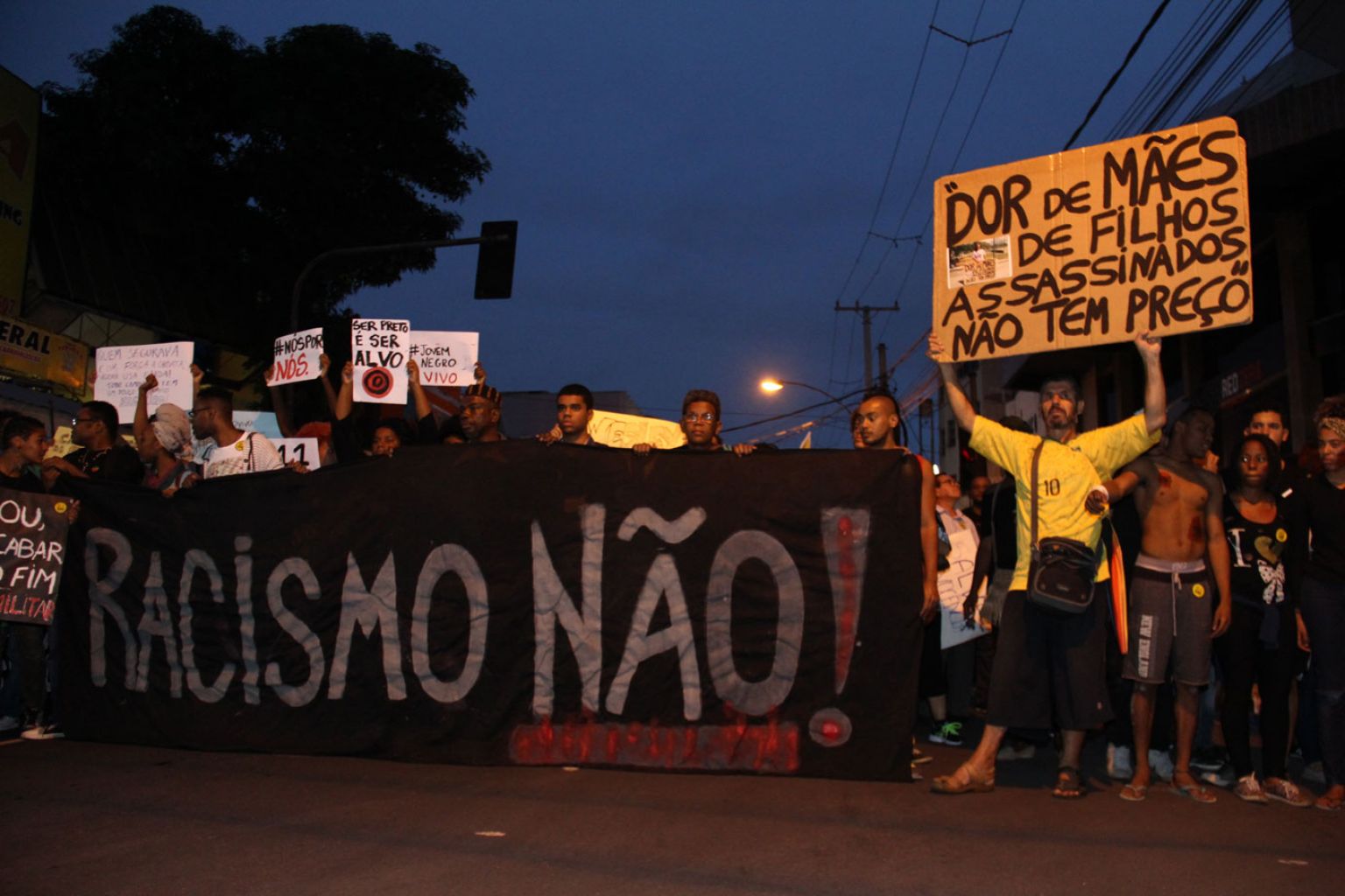 É preciso lutar contra a discriminação e a desigualdade que afeta os negros
