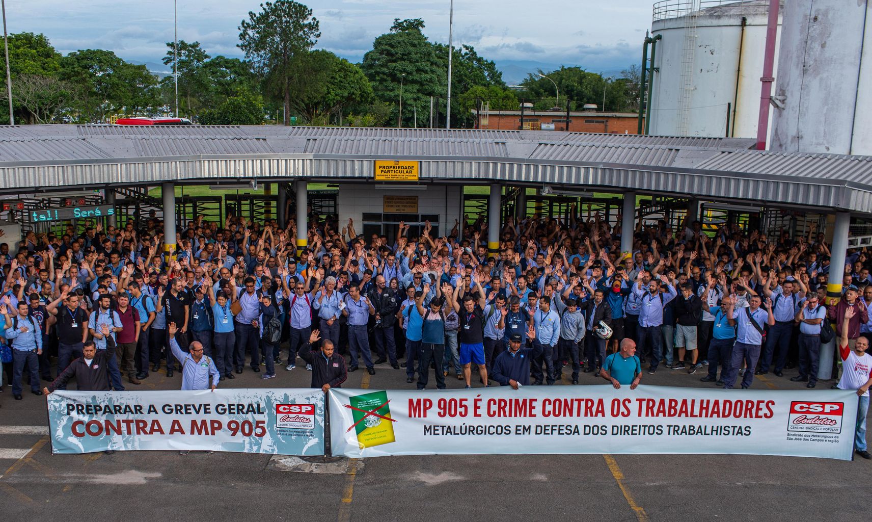 Em dia de luta, trabalhadores protestam contra Medida Provisória 905