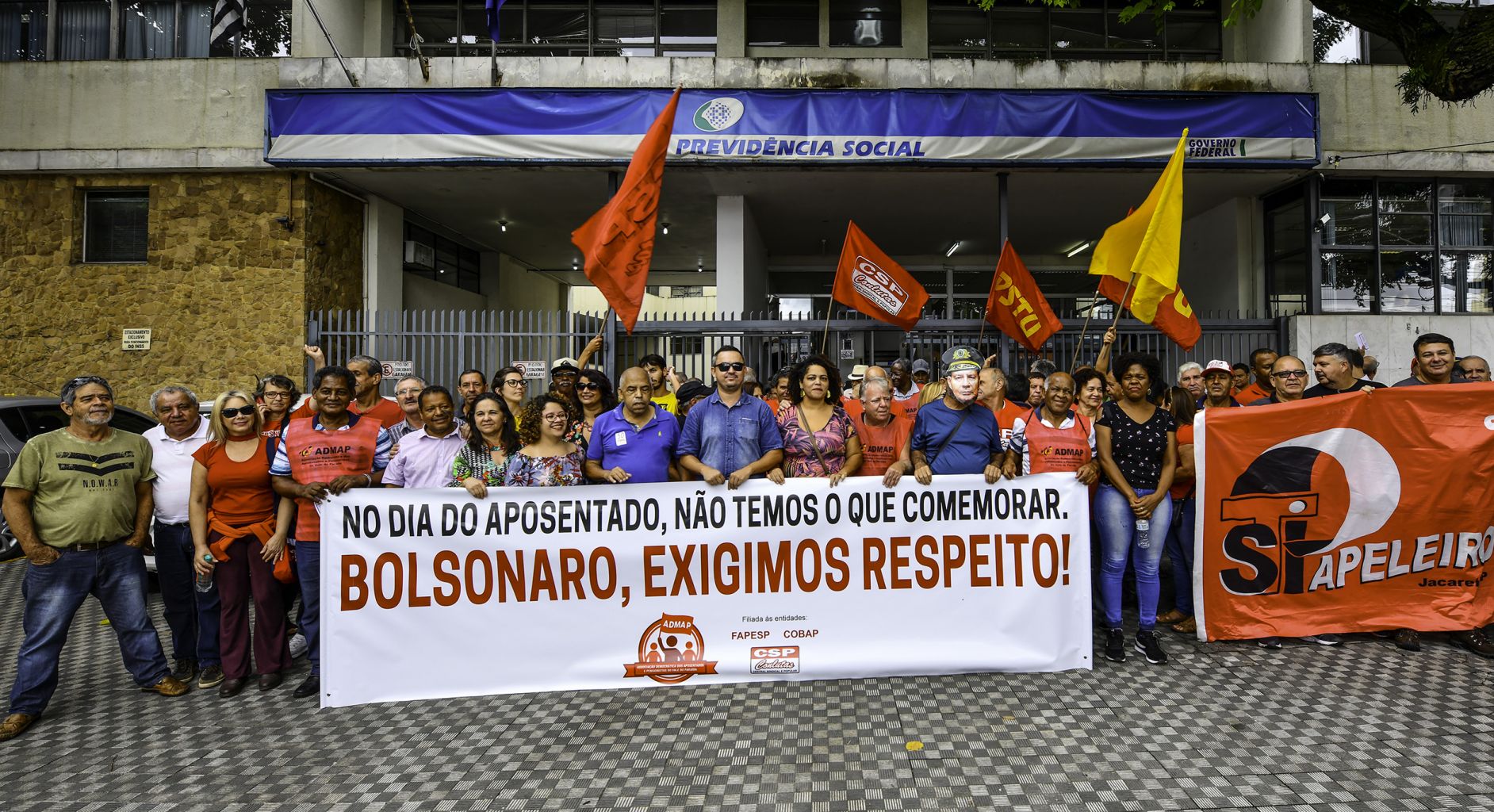 Protesto exige respeito a aposentados e fim do desmonte da Previdência