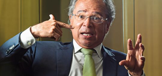 Preconceituoso, Guedes diz que, com dólar baixo, até empregada ia a Disney
