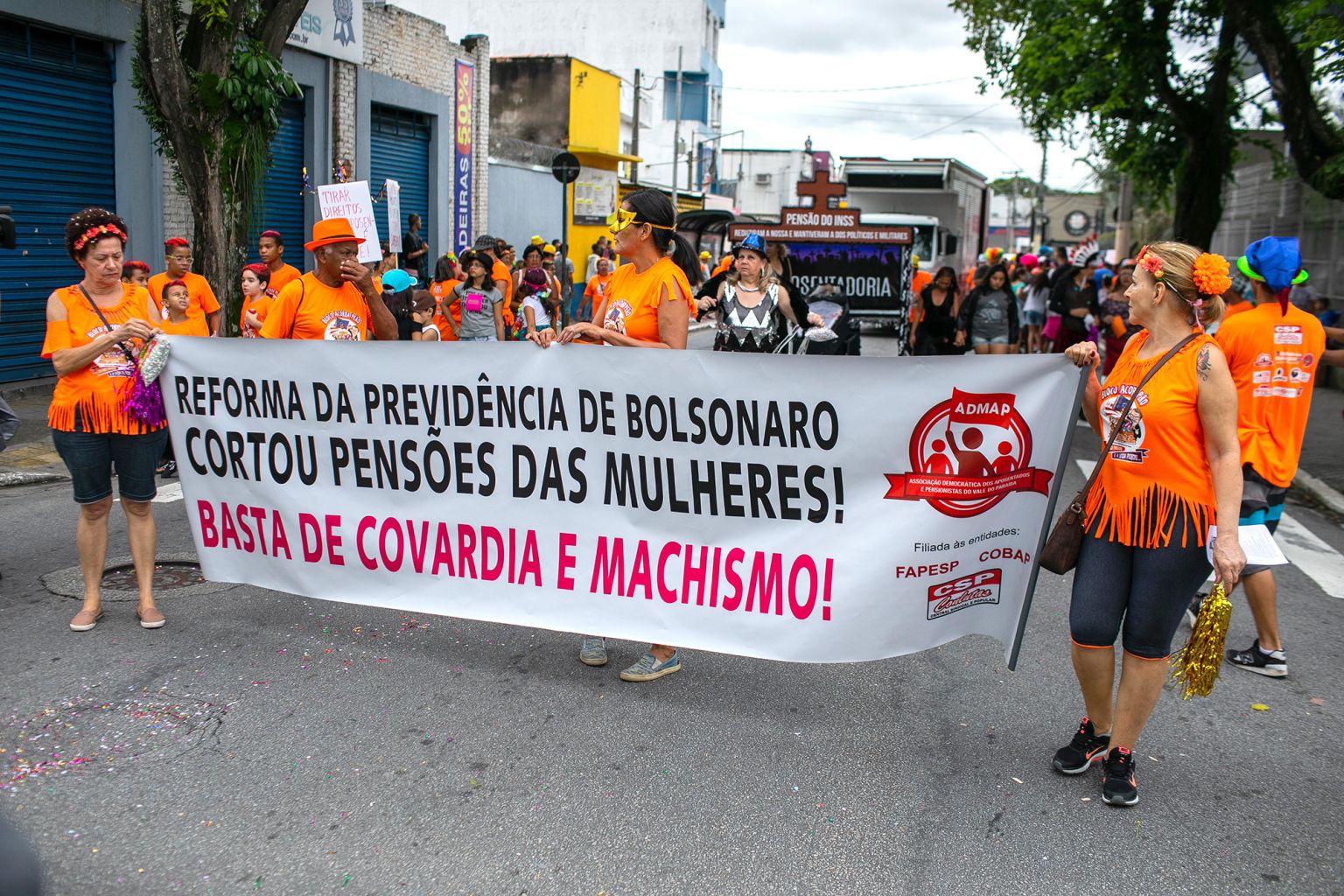 Aposentadas e pensionistas participam de atividades na semana das mulheres