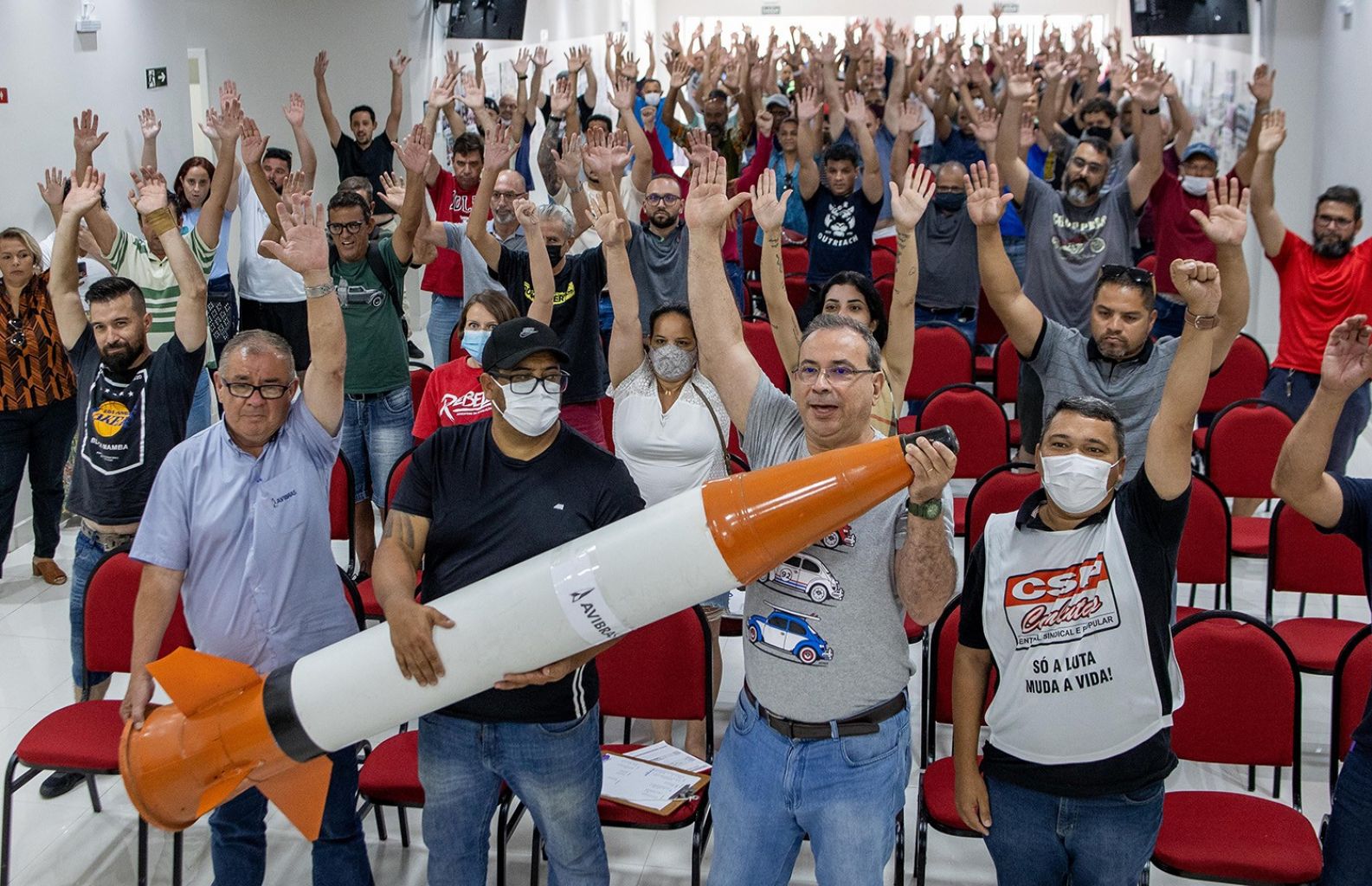 Greve em defesa dos empregos na Avibras completa uma semana. Todo o nosso apoio!
