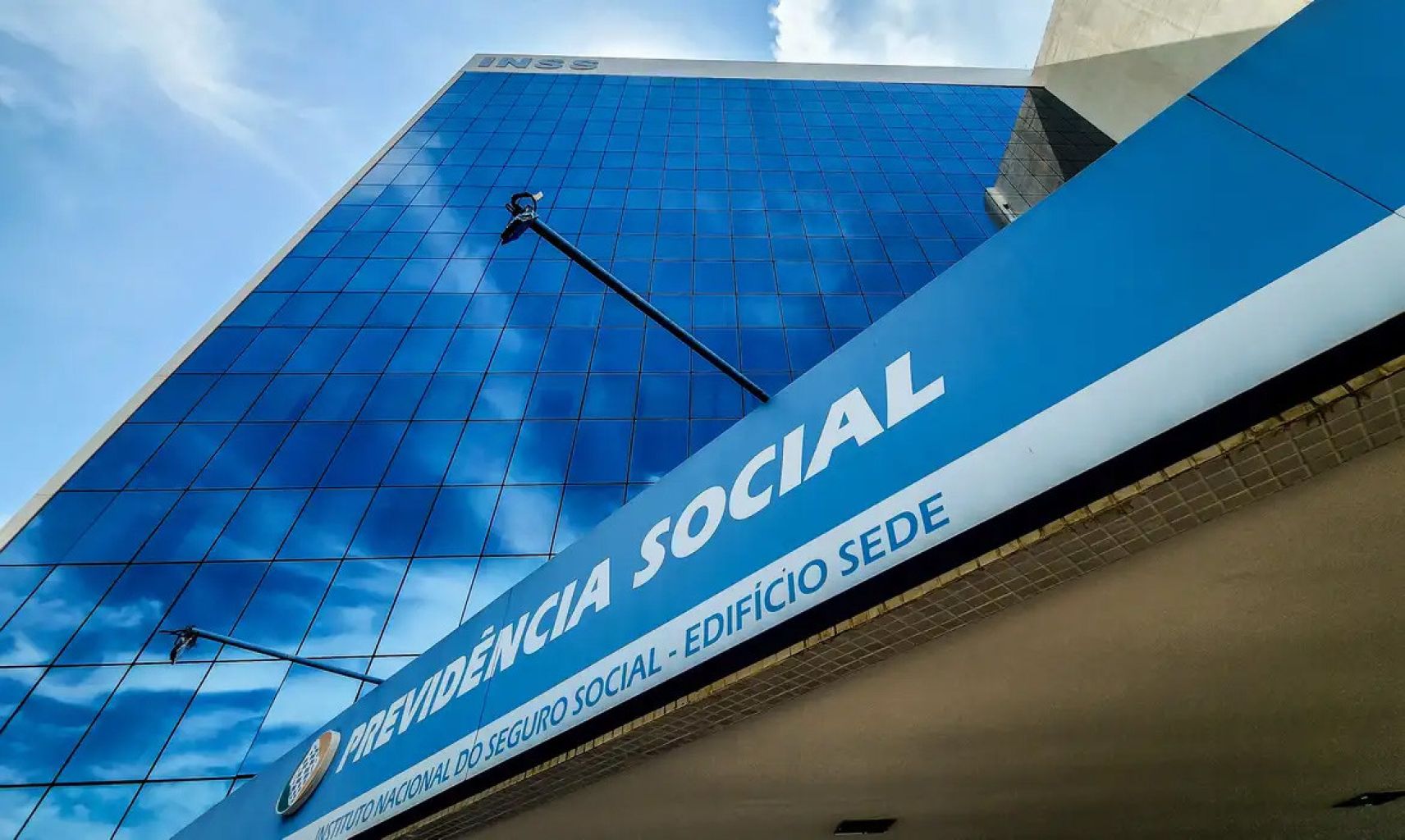 Aposentadorias acima do mínimo terão reajuste de apenas 4,77% em 2025