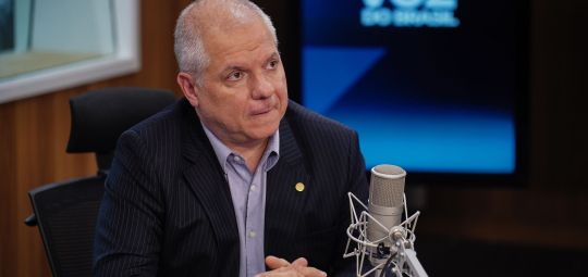 Presidente do INSS é afastado por suspeita de envolvimento em esquema de corrupção